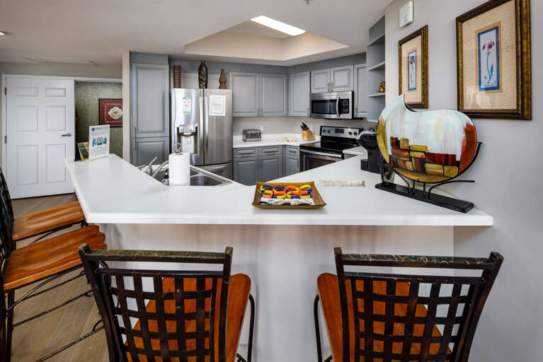 Kitchen and breakfast bar