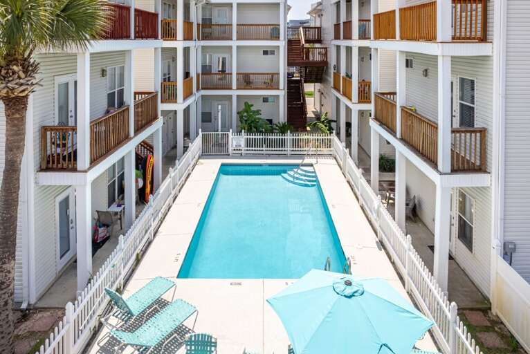 Sunset Cottages swimming pool