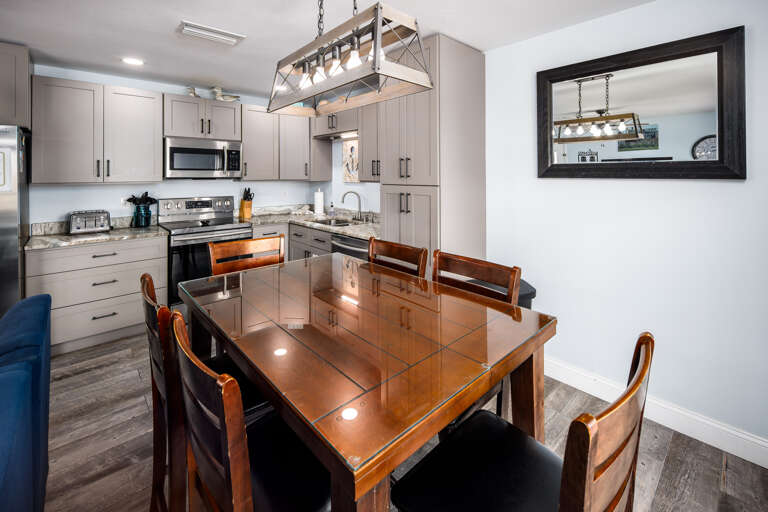 Kitchen/Dining area