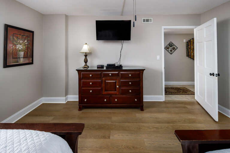 Second bedroom with TV