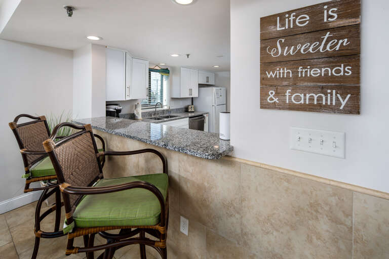 Have a casual meal at the breakfast bar