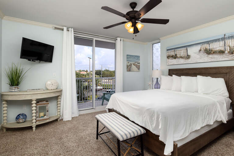 Second bedroom with queen size bed and balcony access