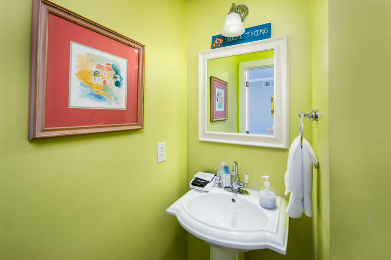 Half-bathroom in the hallway Half-bathroom in the hallway