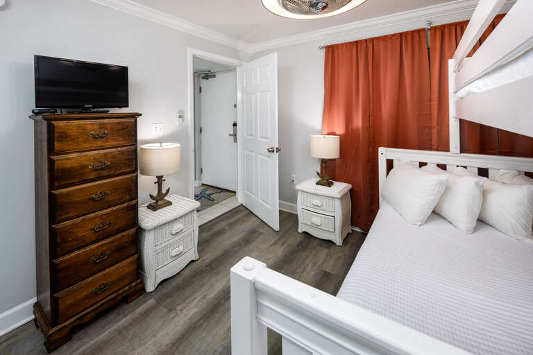 Second bedroom with TV