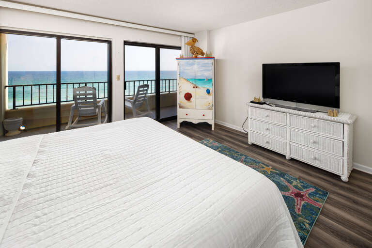 Master with access to balcony