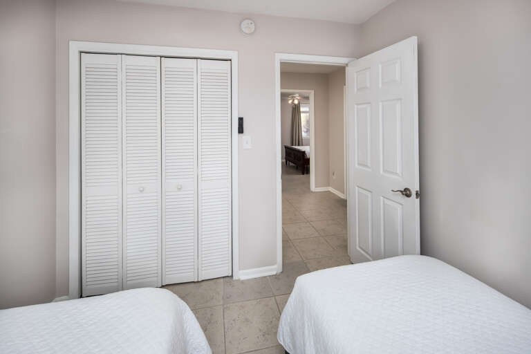 Third bedroom with two twin beds
