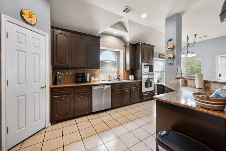 11-1705 Fairfax Drive_6753.jpg