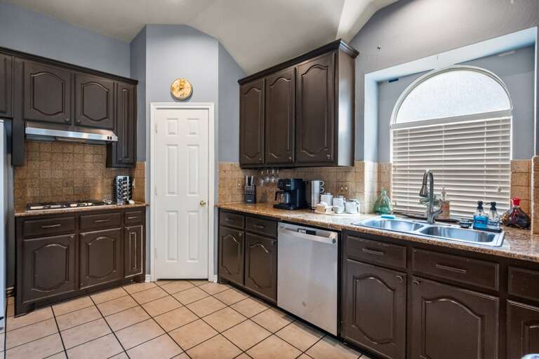 14-1705 Fairfax Drive_6771.jpg