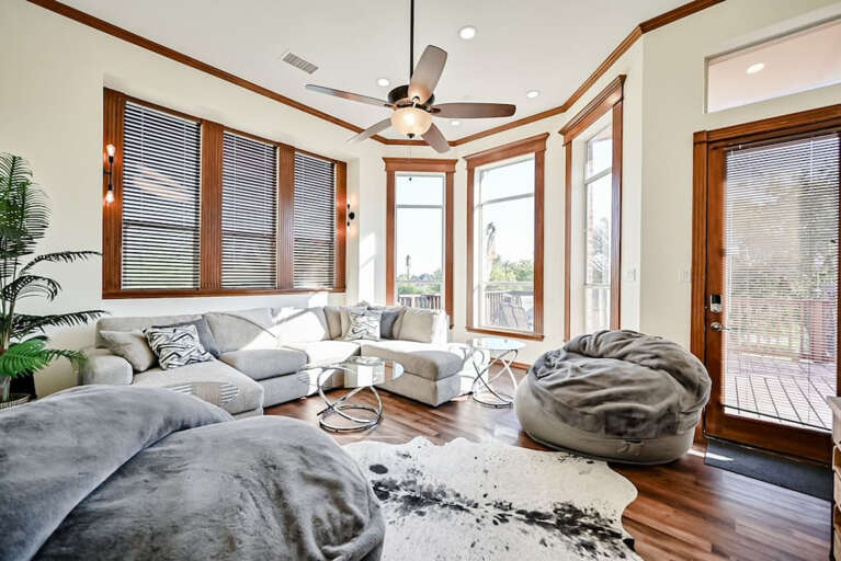 Second living area with beatiful views of the deck, back yard and sparkling pool. Separate entrance to this area from deck.