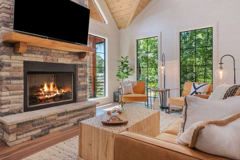 Large Windows to Converge the Outdoor Feel!
