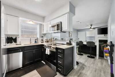 Game Day Modern 2BR | Steps to AT&T & Globe Life