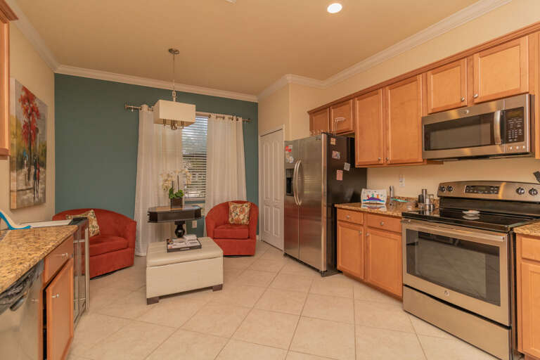 Fully stocked kitchen with seating area