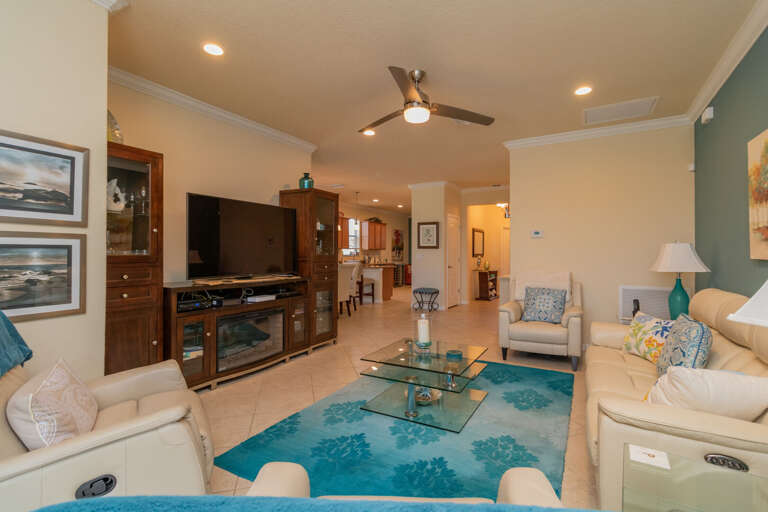 Large living room with plenty of eating!