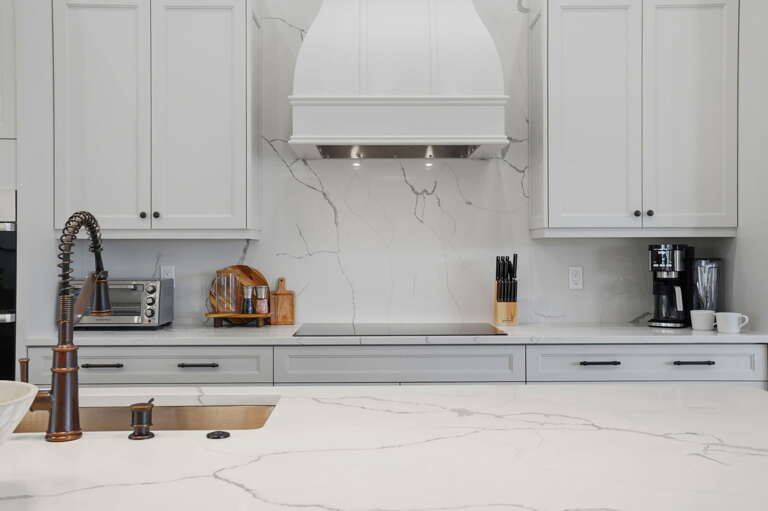 Open the cabinets and find everything organized and in its place — this is the kitchen that doesn't make you improvise mid-recipe.