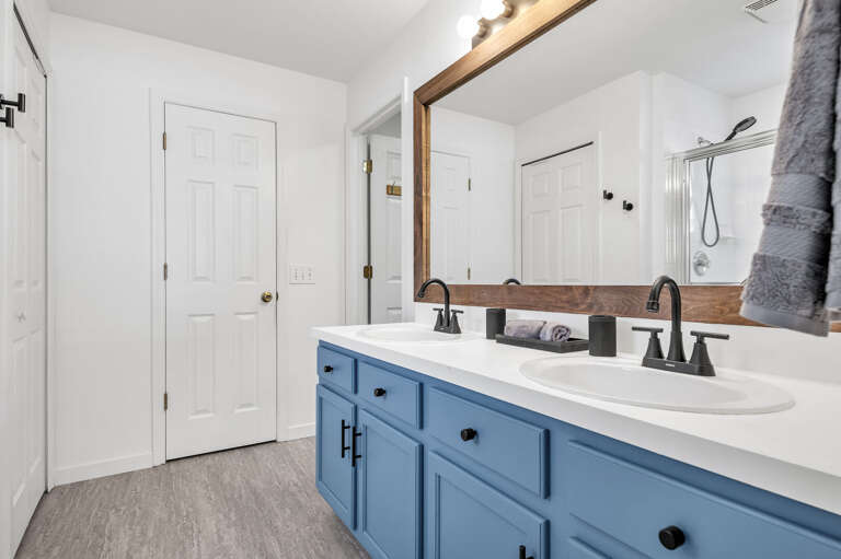 Get ready without the battle — the ensuite double-sink bathroom means two people move at the same time, no waiting, no negotiating.