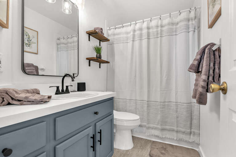 Walk in, wash up, and keep moving — the guest bathroom is fresh, clean, and zero bottleneck for the whole group.