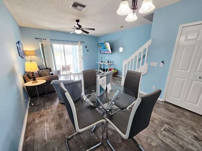 Drop your bags in the living room and let the open-plan layout do the rest — kitchen's right there too.