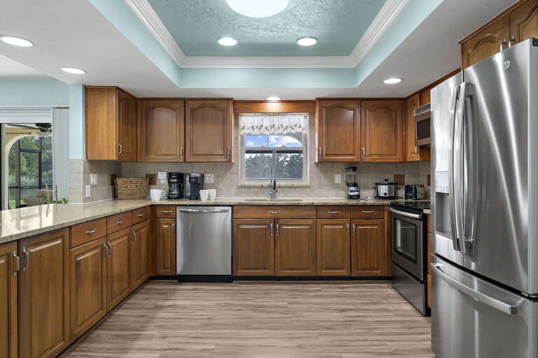 L-shaped layout means you are never blocked in — chef on one side, prep on the other, conversation never stops.