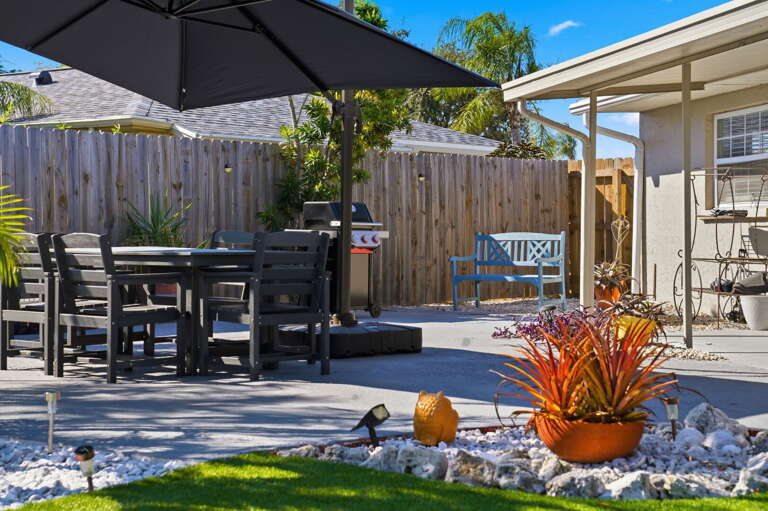 Sit under the shade, open the umbrella, and let dinner happen under the palms. Outdoor dining at its best.