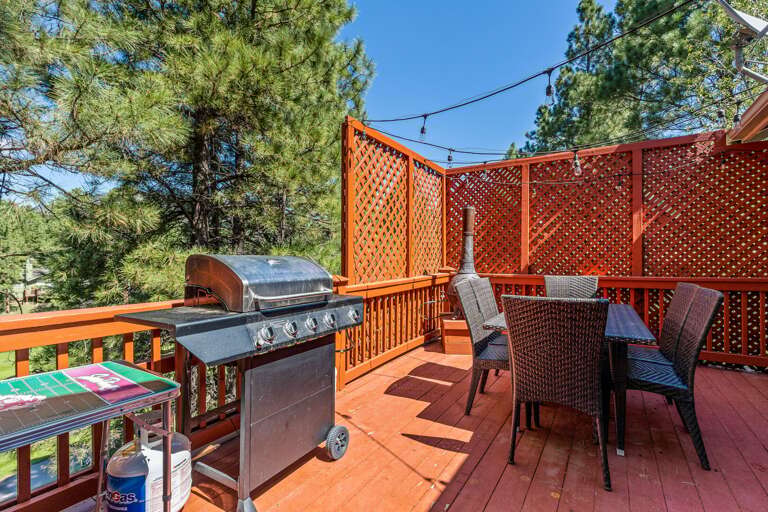 BBQ grill and outdoor dining for 6 BBQ grill and outdoor dining for 6