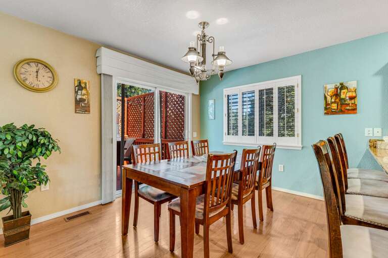 Dining table for 6... Dining table for 6...