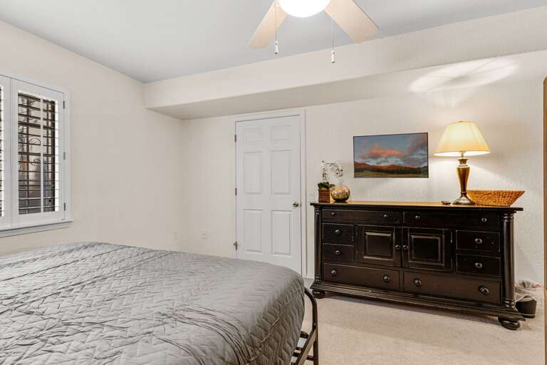 Guest Bedroom 4 - Lower Level: King-size bed and twin-over-twin bunk bed, ideal for families. Guest Bedroom 4 - Lower Level: King-size bed and twin-over-twin bunk bed, ideal for families.