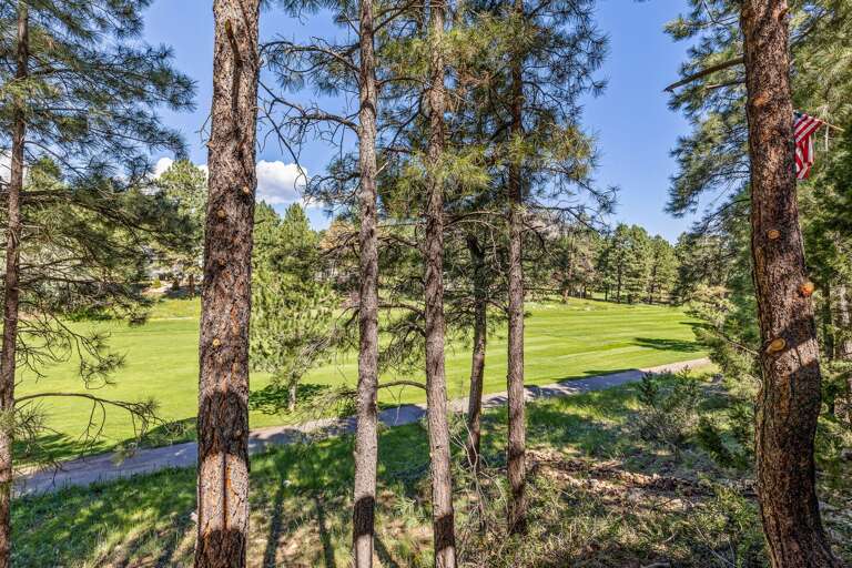 Located right on the golf course! Located right on the golf course!