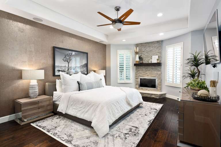 Main Suite w/ King Bed