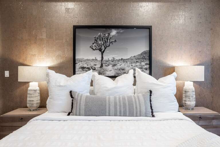 Main Suite w/ King Bed