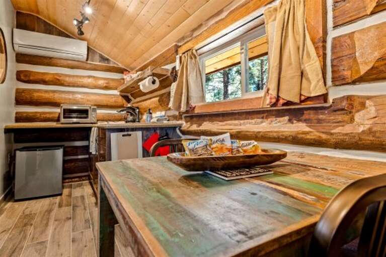 Dining area where you can share meals Dining area where you can share meals