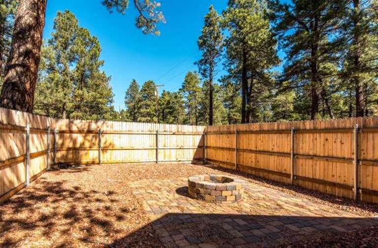 Spacious outdoor area! Spacious outdoor area!