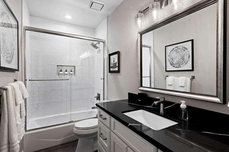 Full Bathroom Full Bathroom