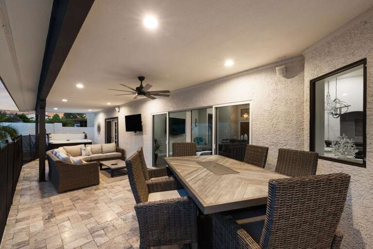 Outdoor Dining Area Outdoor Dining Area