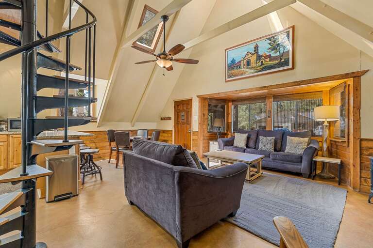 Family- and Pet-Friendly: Kids adore the fun loft space, and pets are welcome to join the adventure.