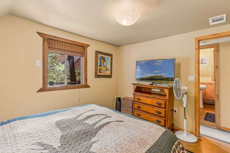 Spacious bedroom with Queen size bed