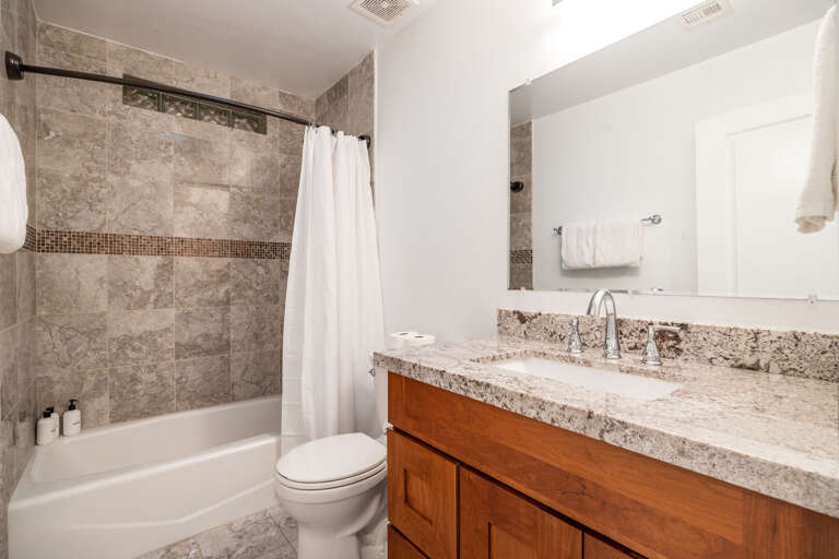 Full Bathroom Full Bathroom