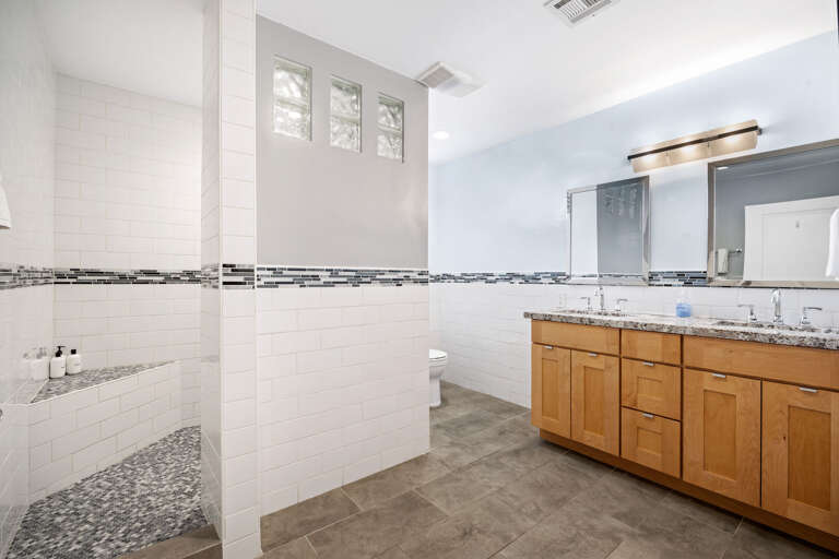 Full Bathroom Full Bathroom