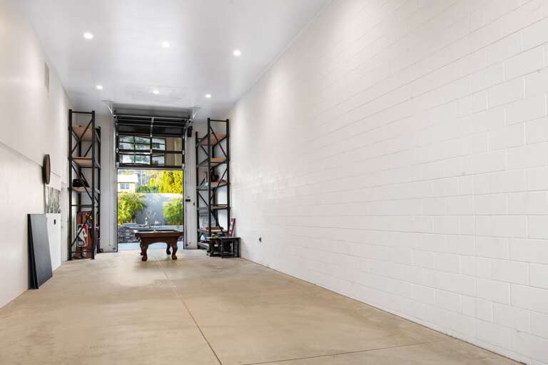 Large Garage Space Large Garage Space