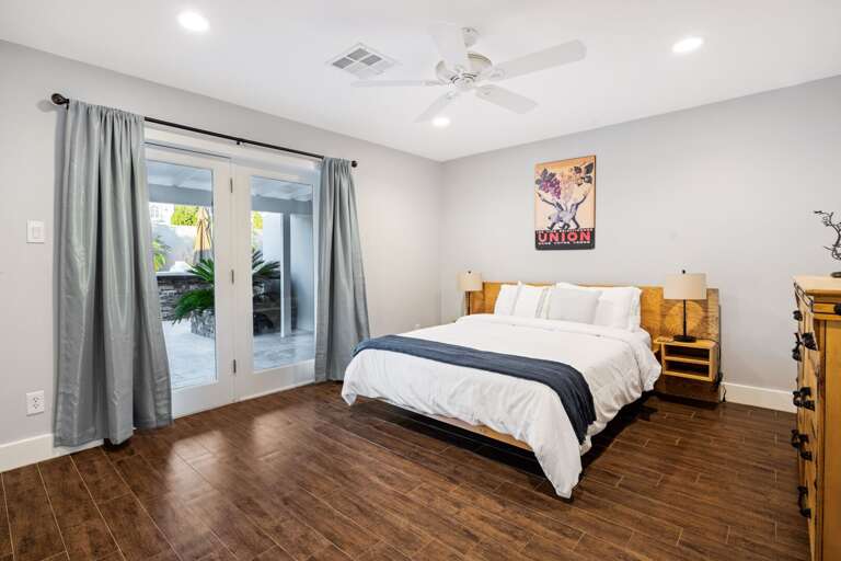 Main Suite w/ Queen Bed