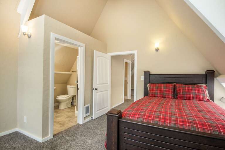 Bedroom 1 w/ en-suite bathroom Bedroom 1 w/ en-suite bathroom