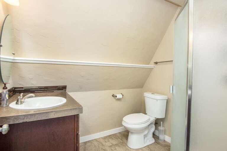 En-suite bathroom with standing shower En-suite bathroom with standing shower