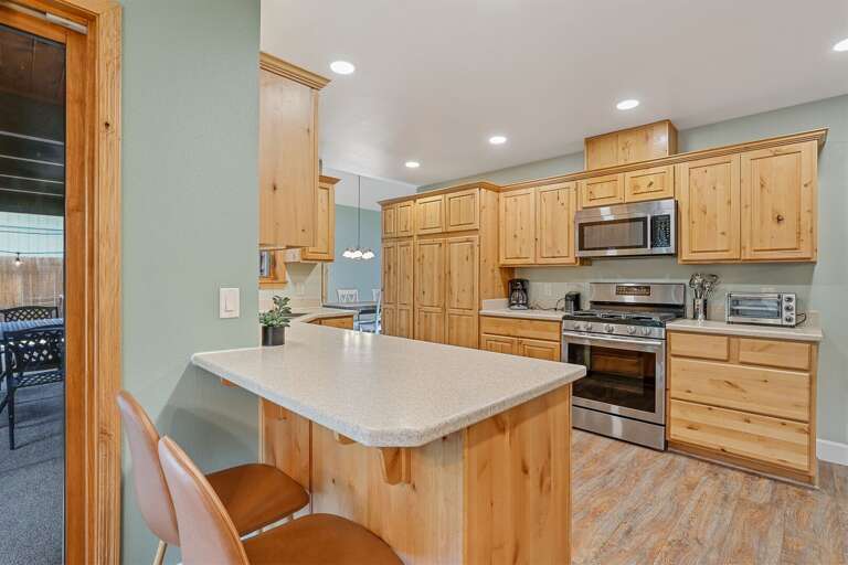 Bright and contemporary kitchen with a spacious counter, perfect for cooking and entertaining Bright and contemporary kitchen with a spacious counter, perfect for cooking and entertaining