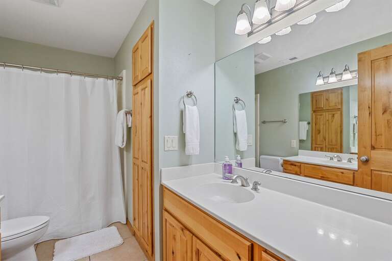 SHARED FULL BATHROOM located on the 2nd floor, equipped with all essentials, including a shower, bathtub, fresh towels, and toiletries. SHARED FULL BATHROOM located on the 2nd floor, equipped with all essentials, including a shower, bathtub, fresh towels, and toiletries.