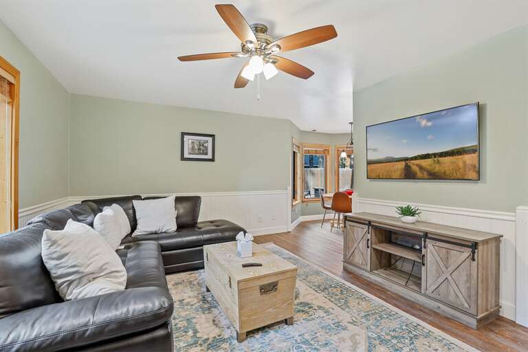 Spacious and inviting second living room, designed for comfort and relaxation. Spacious and inviting second living room, designed for comfort and relaxation.