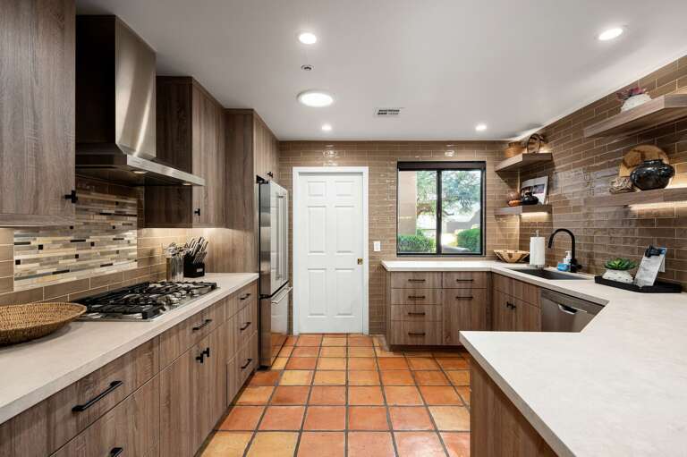 Fully equipped cookware kitchen.