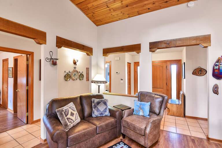 Bright and inviting living room, designed for comfort and cozy gatherings. Bright and inviting living room, designed for comfort and cozy gatherings.