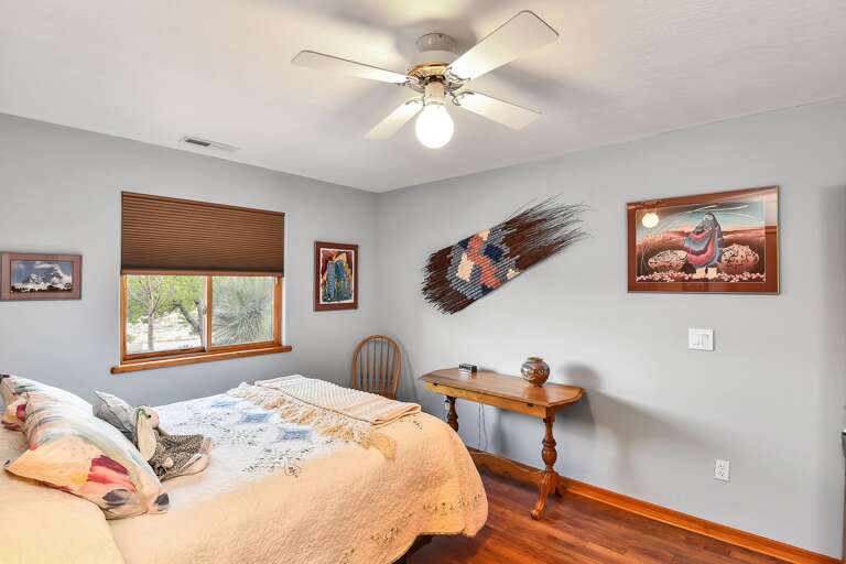 Comfortable queen room, a perfect retreat for restful nights and peaceful mornings. Comfortable queen room, a perfect retreat for restful nights and peaceful mornings.