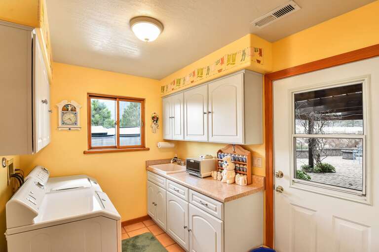 Convenient washer area, making laundry day simple and efficient. Convenient washer area, making laundry day simple and efficient.