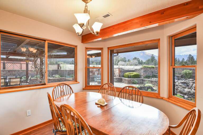 Elegant dining area with a stunning view, perfect for enjoying meals and moments together. Elegant dining area with a stunning view, perfect for enjoying meals and moments together.