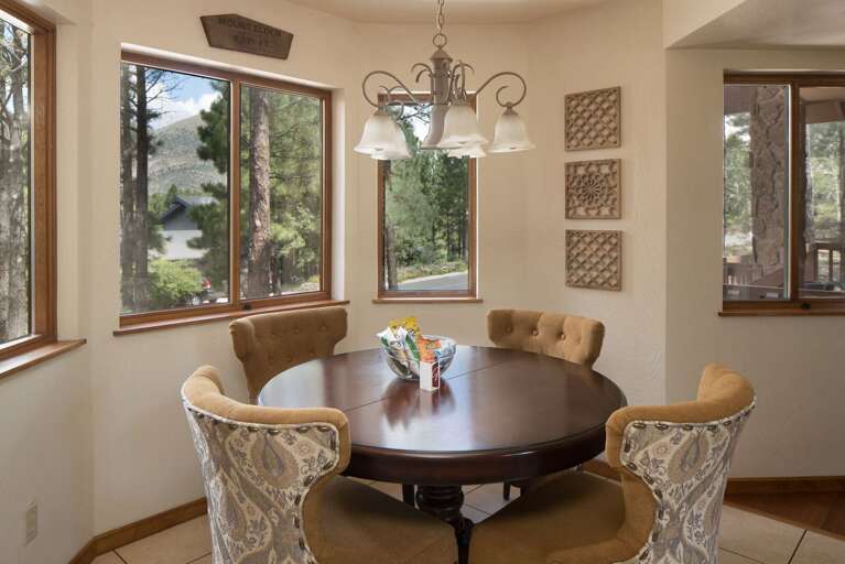 Cozy kitchen breakfast nook with wonderful forested views Cozy kitchen breakfast nook with wonderful forested views